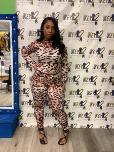 “CheetER” 2 Piece Cheetah Print Women’s Set – Bold & Stylish Outfit